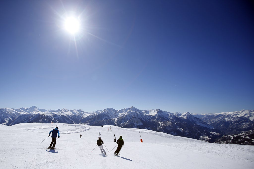 Serre Chevalier_Skiers On Piste_(c): Christophe Pallot