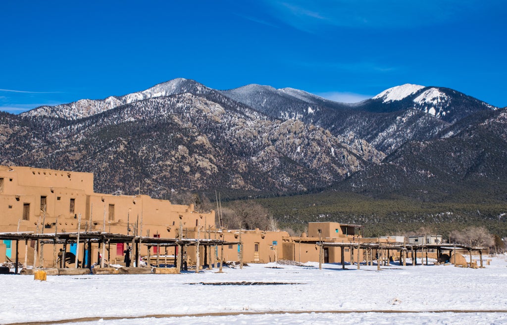Taos_Town panorama_(c): Shutterstock
