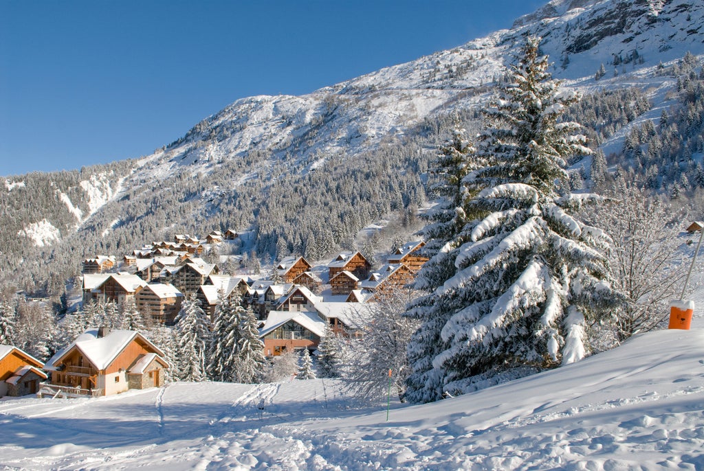 Vue sur la station d'Oz en Oisans