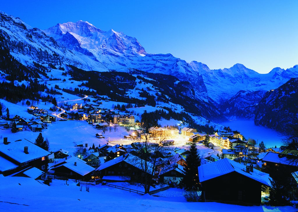 Grindelwald - Wengen_Village Nightscape_(c): Jungfraubahnen