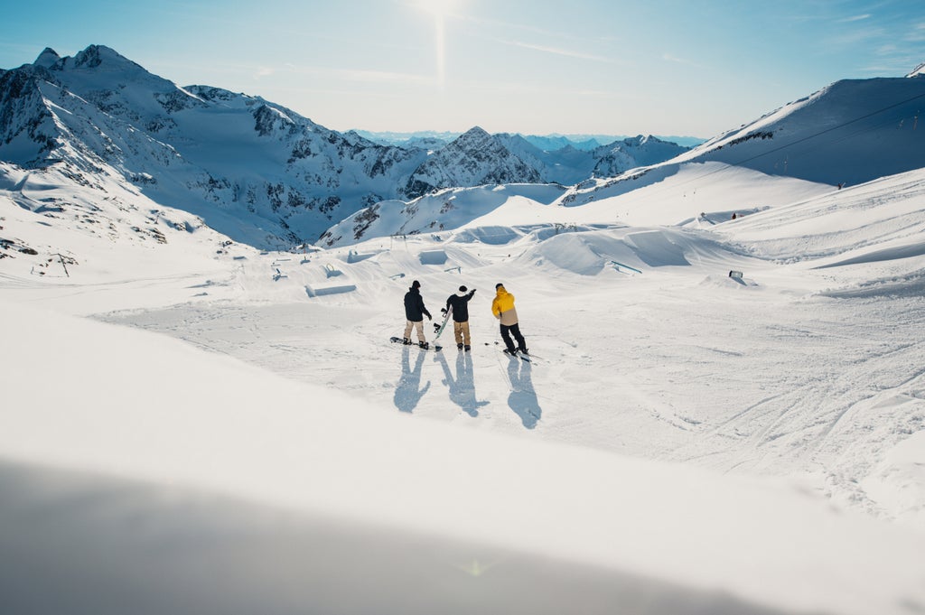 Stubaier Gletscher_Riders at Stubai Zoo Snowpark_(c): Steffen Vollert