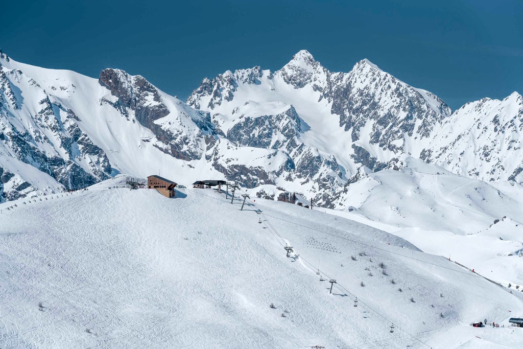 Serre Chevalier_Scenic Snow-Covered Landscape_(c): alpesphotographies.com