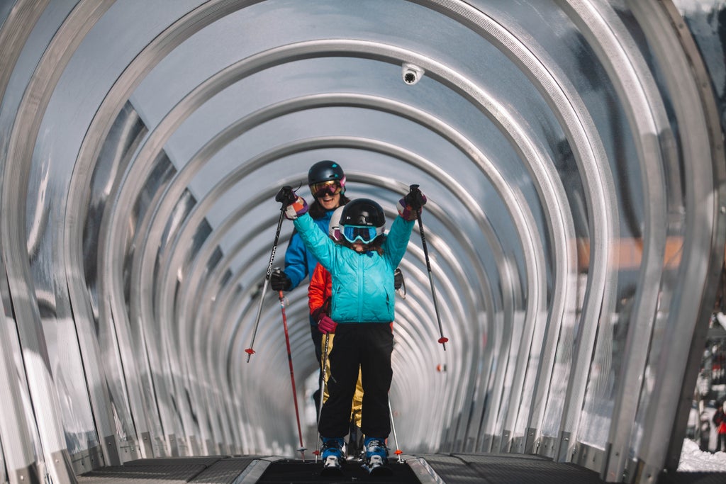 Morzine_Kids on Magic Carpet Tunnel_(c): V.T.L Photography