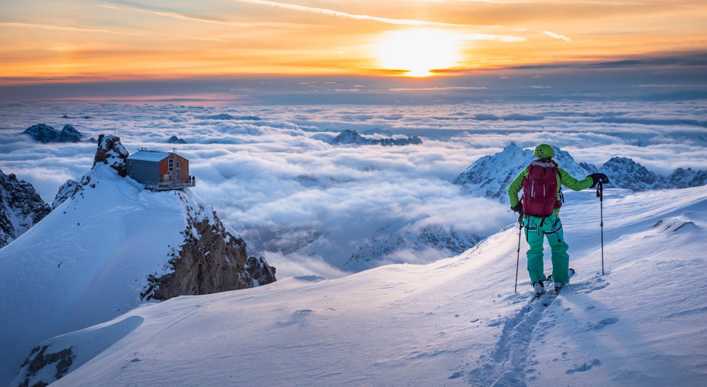 La Grave - La Meije_Refuge de l’Aigle_Ski Touring Sunrise_(c): Thibaut Blais