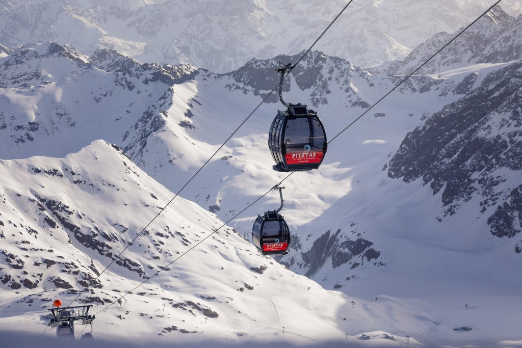 Pitztaler_Wildspitzbahn Gondola_(c): TVB Pitztal / Severin Wegener