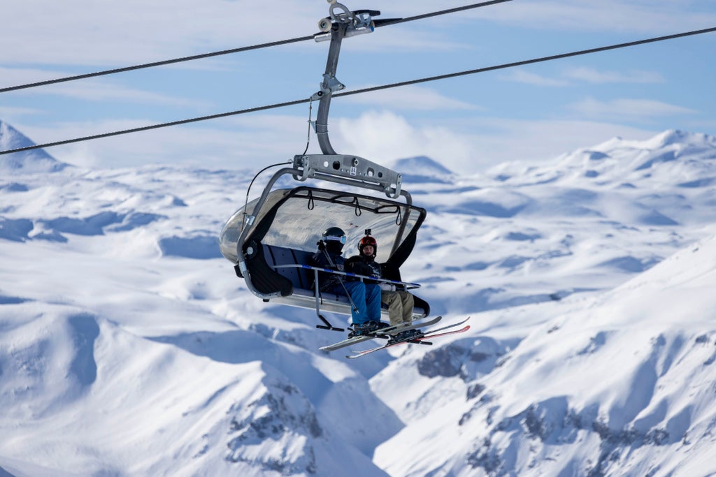 Gudauri_Chairlift with Mountain Views_(c): Gudauri Ski Resort