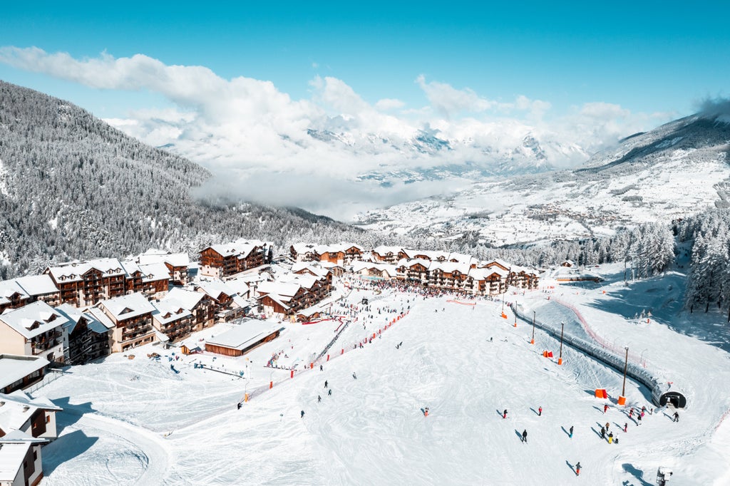 Les Orres_1650 Village and Ski Slope_(c): Willy Camus