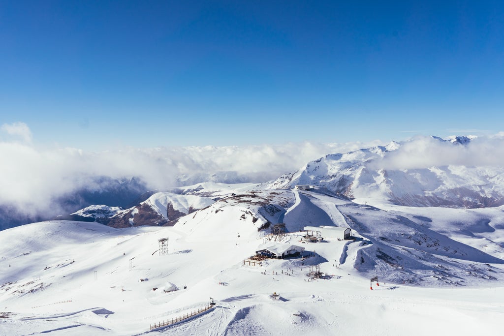 Les 2 Alpes_Aerial Peak Restaurant Gondola_(c): Luka Leroy/ Les 2 Alpes
