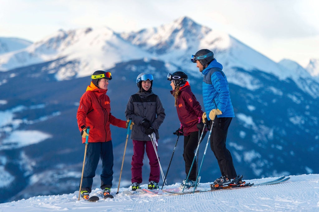 Vail_Group Skiers_Candid Shot_(c): Vail Resorts -- All rights reserved