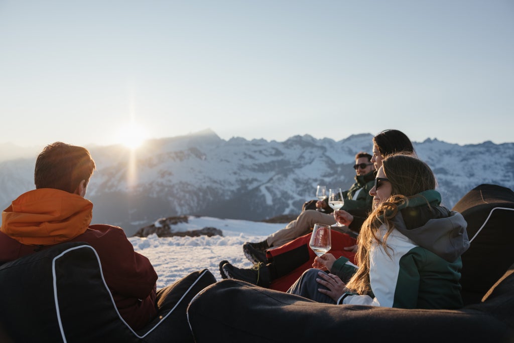 Madonna di Campiglio_Friends at Apres Ski_Chalet Spinale_(c): Alex Moling