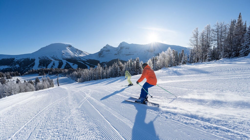 Banff Sunshine_Bluebird Morning Ski_(c): SkiBig3 / Reuben Krabbe