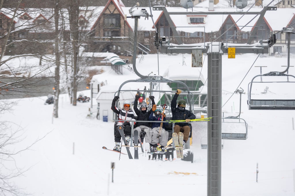 Highlands Harbor Springs_Family Chairlift Ride_Resort_(c): The Highlands in Harbor Springs