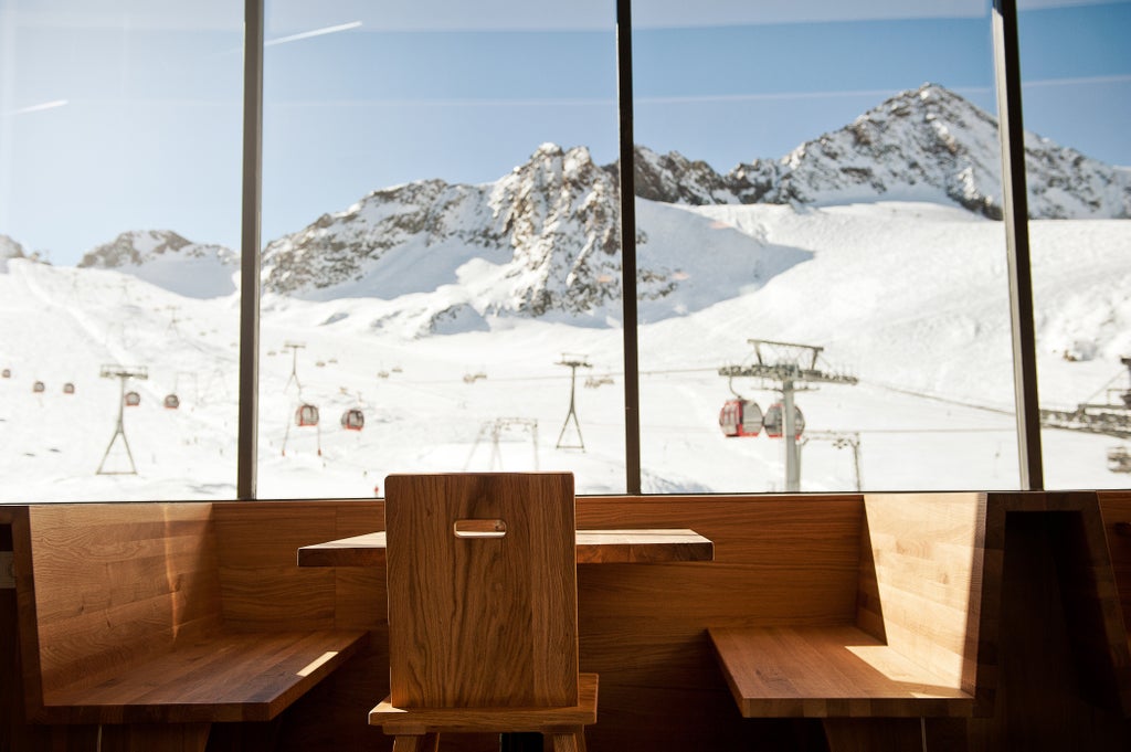 Stubaier Gletscher_Eisgrat Restaurant View_(c): Andre Schönherr