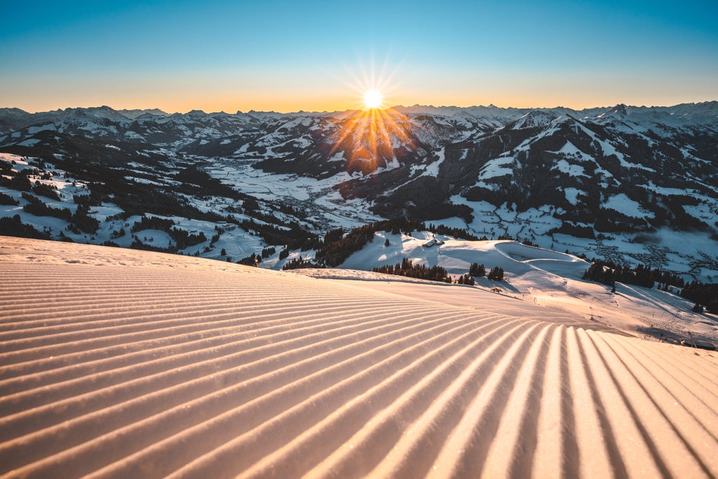 SkiWelt Wilder Kaiser-Brixental_Sunrise Groomed Slopes_(c): Mathäus Gartner