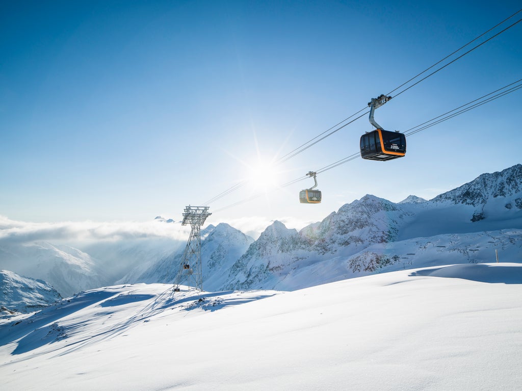 Stubaier Gletscher_3S Eisgratbahn Gondola 1_(c): Andre Schönherr