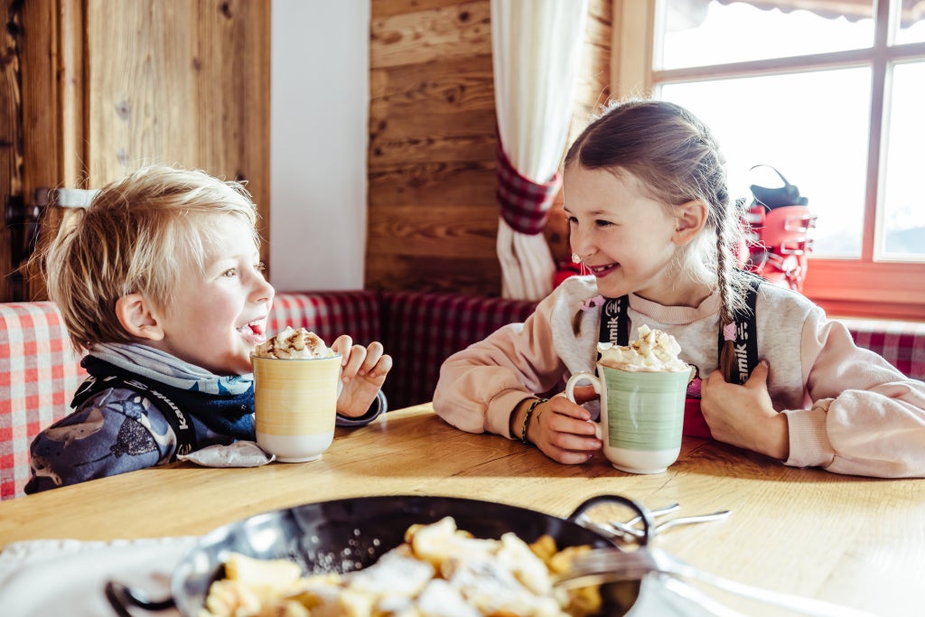 Alpbach_Hot Chocolate Break_(c): Alpbachtal Tourismus / Shootandstyle