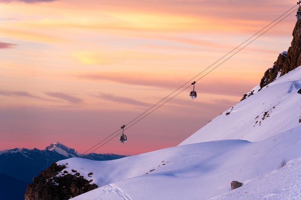 Meribel_Sunset Gondolas_(c): Paul Besson