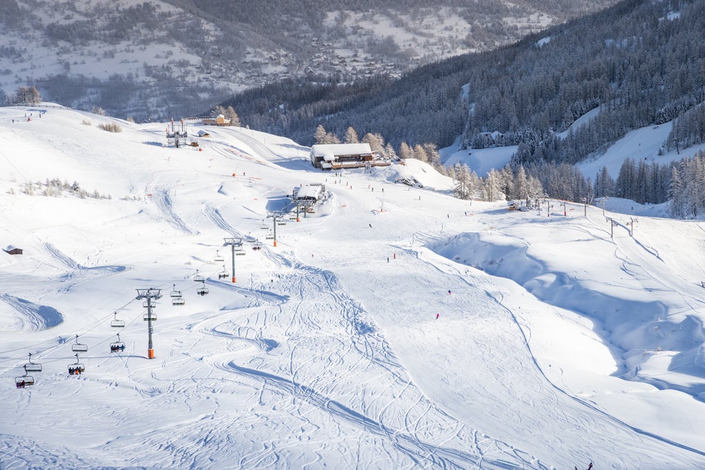 Serre Chevalier_Groomed Ski Runs to Base_(c): Serre Chevalier: