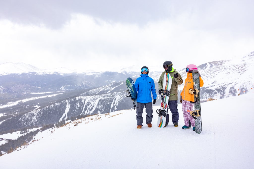 Breckenridge_Friends hiking to top_(c): Taylor Ahearn