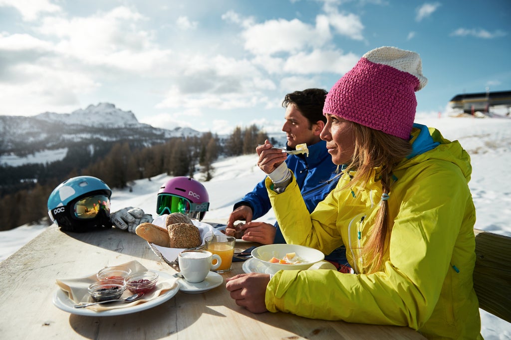 Alta Badia_Breakfast with powder snow_(c): Alex Moling