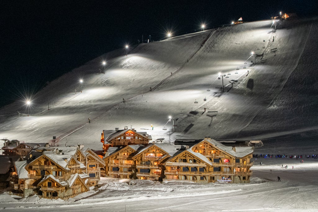 Alpe d’Huez_Night Ski Slopes_(c): Lionel Royet / Alpe d’Huez