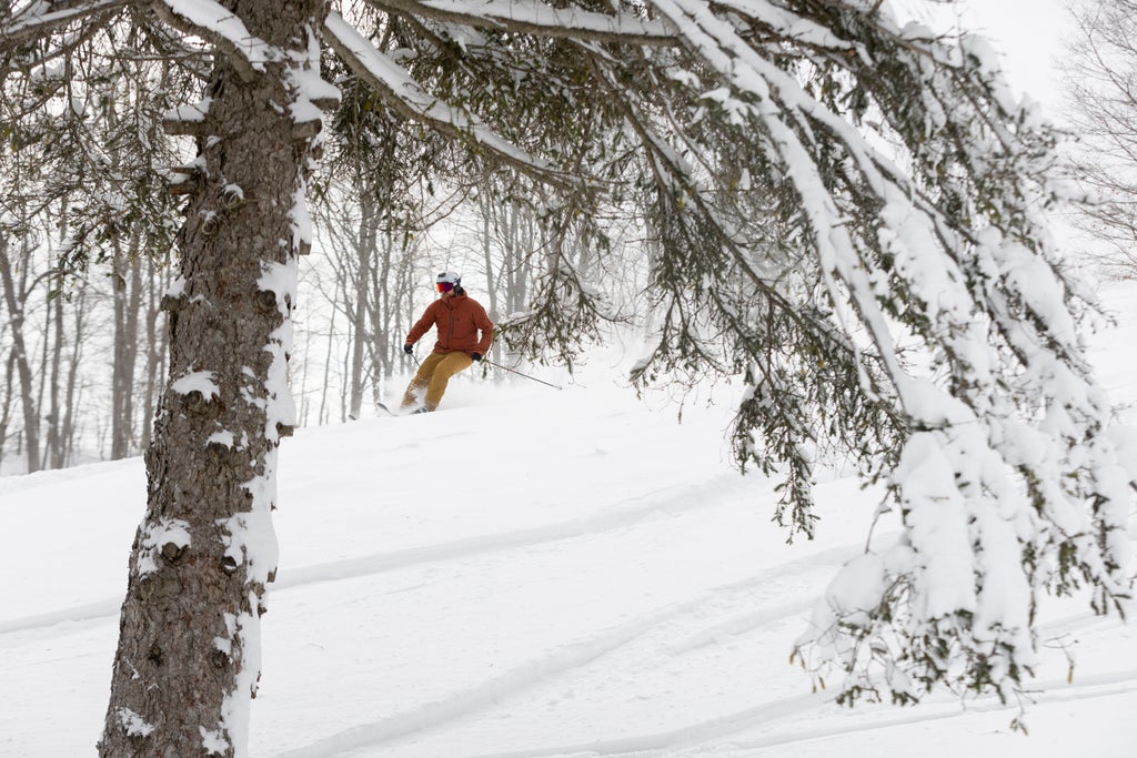 Highlands Harbor Springs_Fresh Snow Ski_(c): The Highlands in Harbor Springs