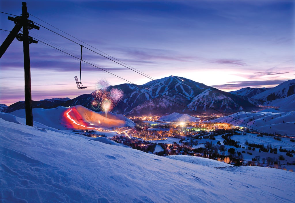 Sun Valley_Annual_Torchlight_Parade_(c): Sun Valley Resort Photographer: © Kevin Syms