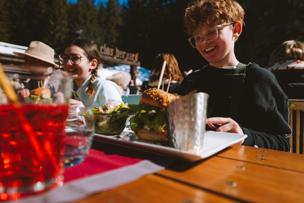 Meribel_Clos Bernard_Family Lunch_(c): Arthur Bertrand