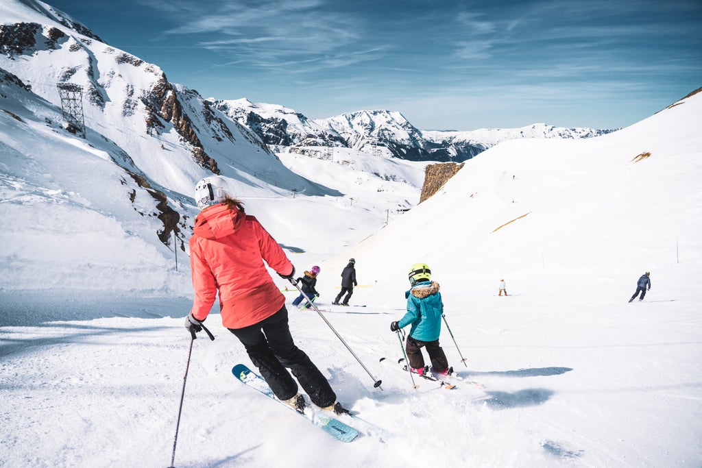 Les 2 Alpes_Family Ski Day_Piste Descent_Luka Leroy / Les 2 Alpes