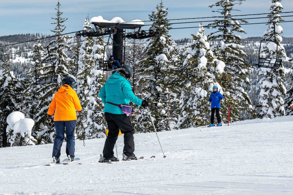 OntheSnow Overview Photos 0002 Bluewood Semiprivate  leassons-1