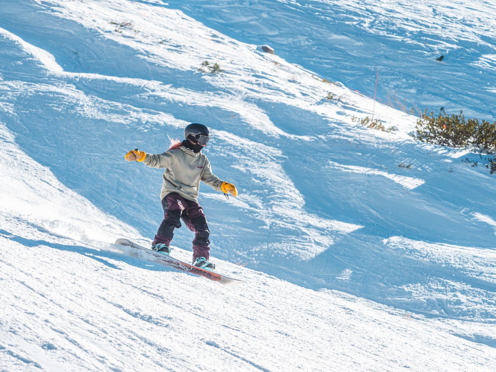 Boreal Mountain Resort_Bluebird_Female Snowboard_(c): Boreal Mountain Resort