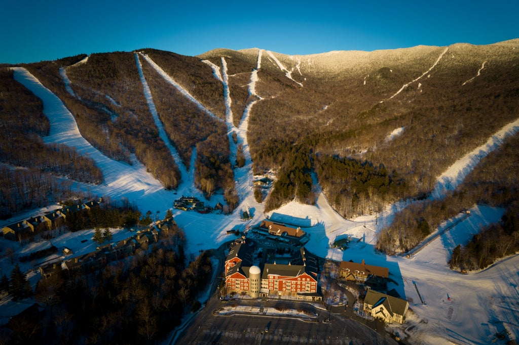 lincoln peak overview sunrise drone 033022-25