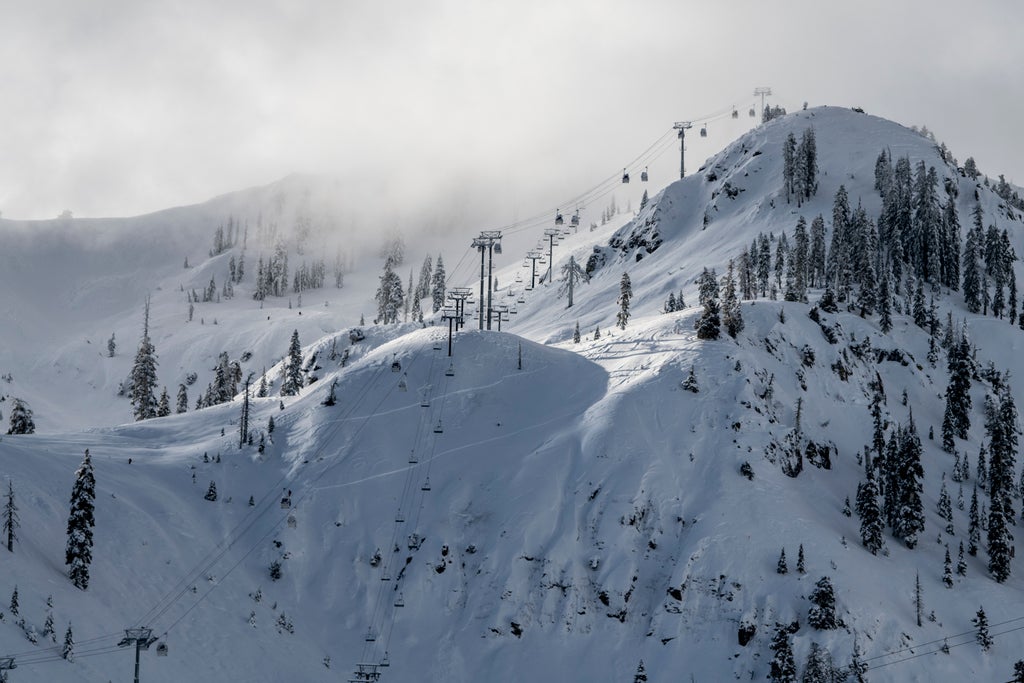 Palisades Tahoe_New Snow_Chairlift_(c): Palisades Tahoe