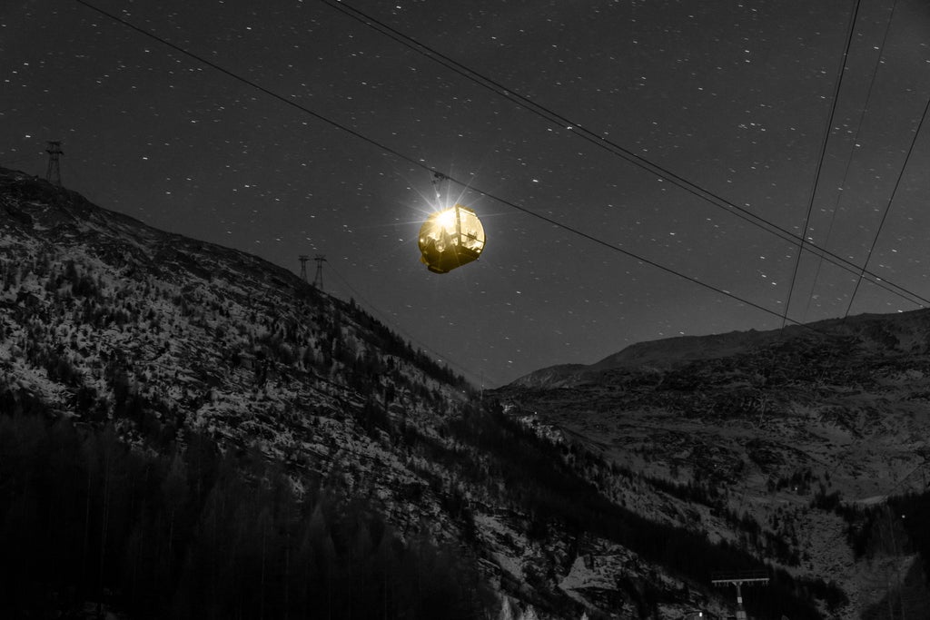 Saas Fee_Fondue Gondola Night View_(c): Saas Fee/Saastal