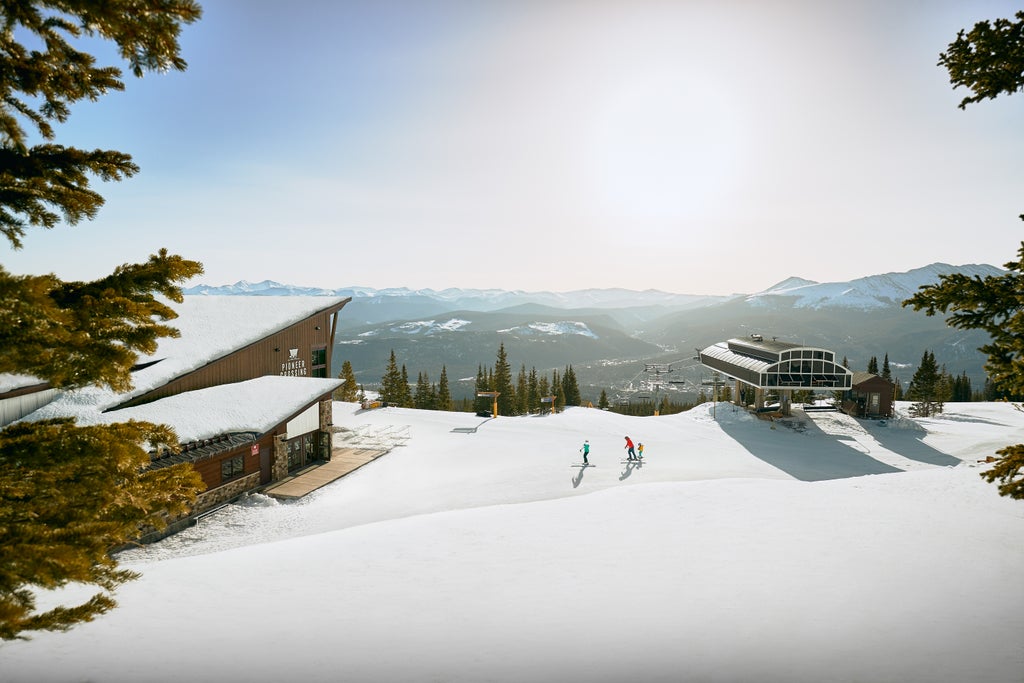 Breckenridge_Pioneer Crossing_Family Lunch_(c): Vail Resorts