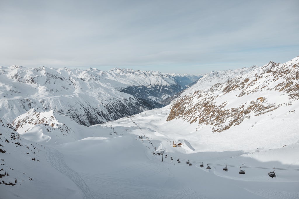 Obergurgl-Hochgurgl_Expansive Slopes and Chairlift_(c): Ötztal Tourismus | © Roman Huber
