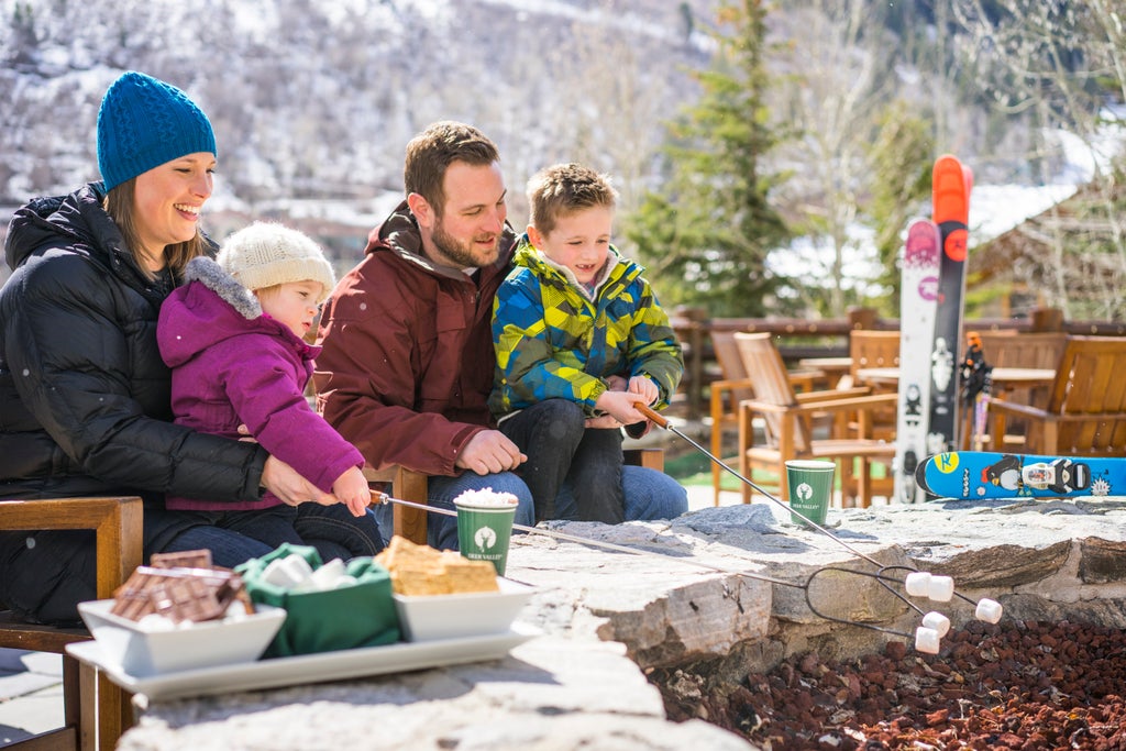 Deer Valley_Winter Family Smores_(c): Corey Kopischke