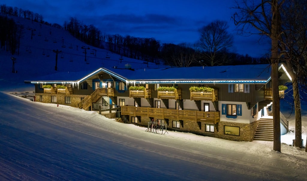 lodging-chalet-edelweiss-winter-exterior-evening-lights
