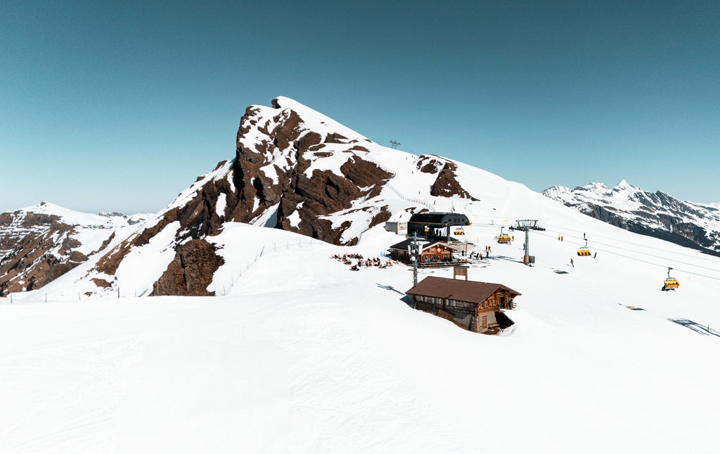 Grindelwald - Wengen_Chairlift Terminal Landscape_(c): Jungfrau Region Tourismus AG