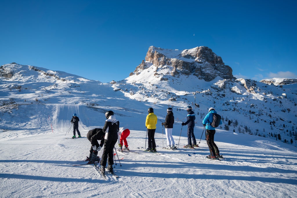 Cortina d'Ampezzo_Skiers On Piste_(c): manazproductions