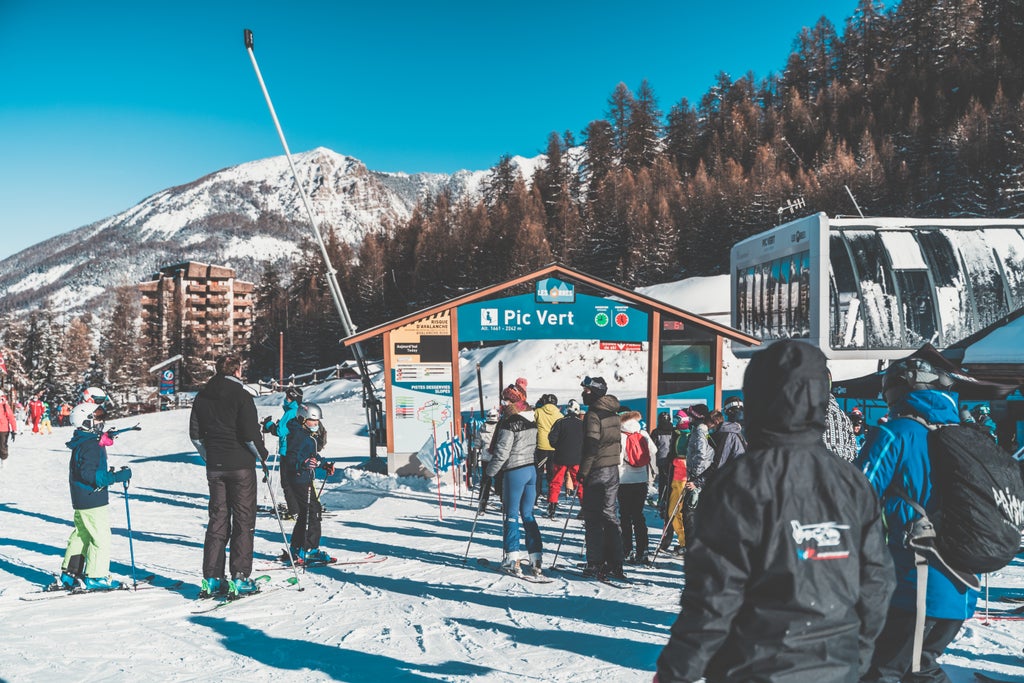 Les Orres_Pic Vert Ski Lift Line_(c): Willy Camus