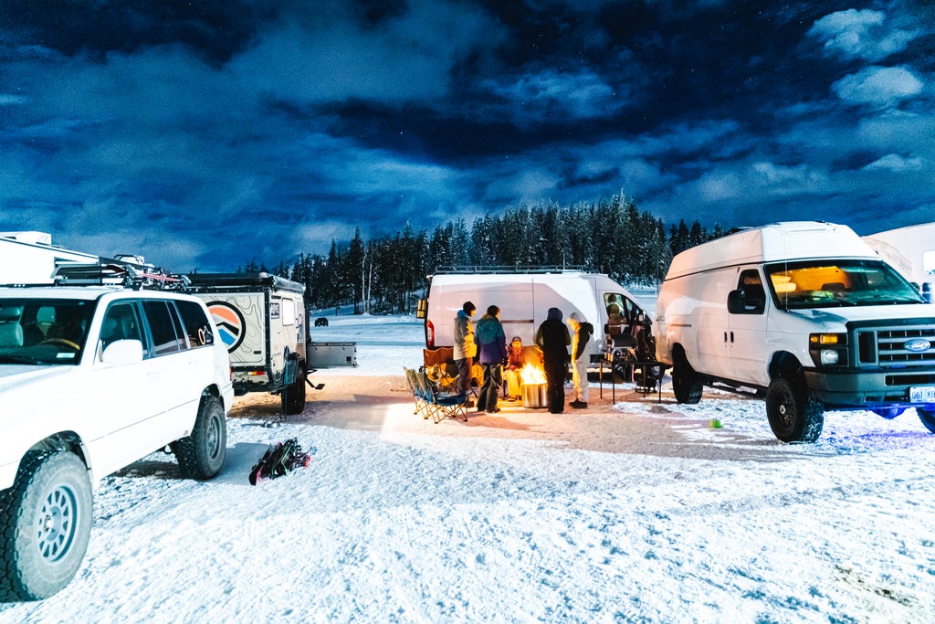 Mt. Bachelor_Parking Lot_Fire_Friends_(c): Austin White