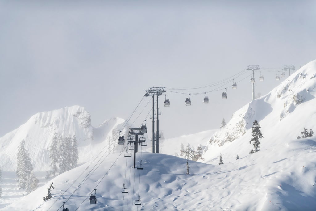 Palisades Tahoe_Foggy Ascent_(c): Kate Abraham / ElevatedIMG Inc