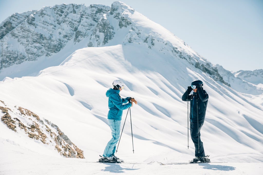 Lech Zürs_Skiers Paused on Snowy Slope_(c): Daniel Zangerl  -  Lech Zürs Tourismus