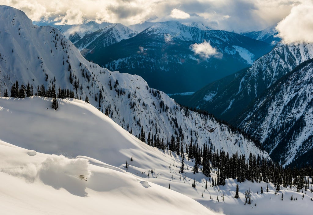 Medium-2400px-27156-Revelstoke-©Destination BC:Blake Jorgenson