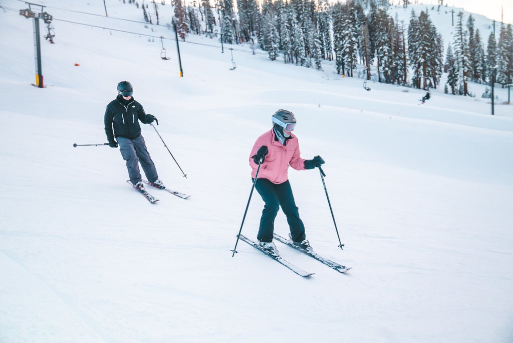 Boreal Mountain Resort_Ski Lesson_Female Skier_(c): Boreal Mountain Resort