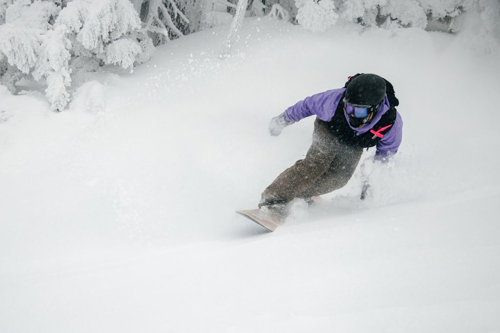 Mt. Bachelor_Mike Alridge_Snowboard_Powder_(c): Mt. Bachelor