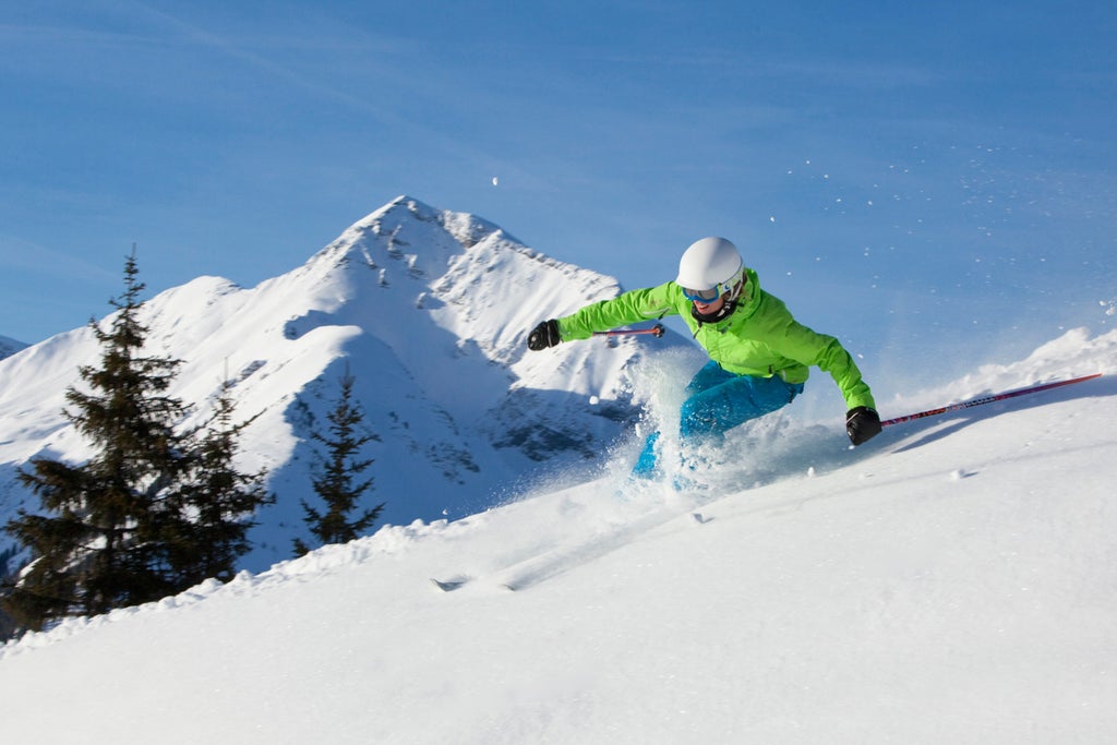 CR-Gstaad-Saanenland-Tourismus Switzerland skier resort-hero