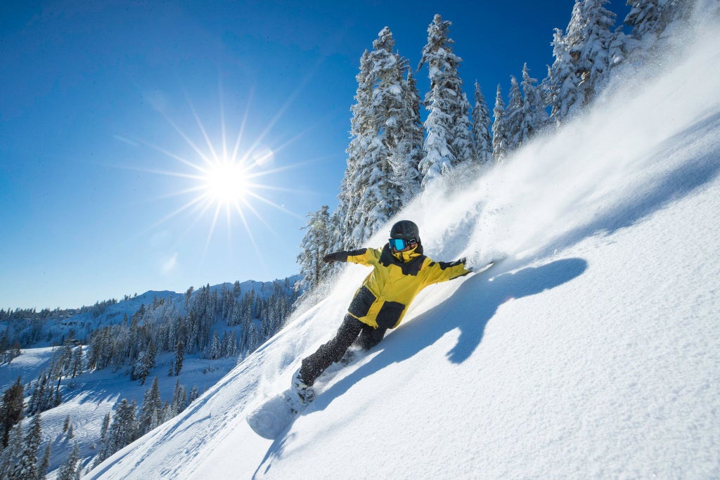 Palisades Tahoe_Sunny_Powder Day_(c): Palisades Tahoe
