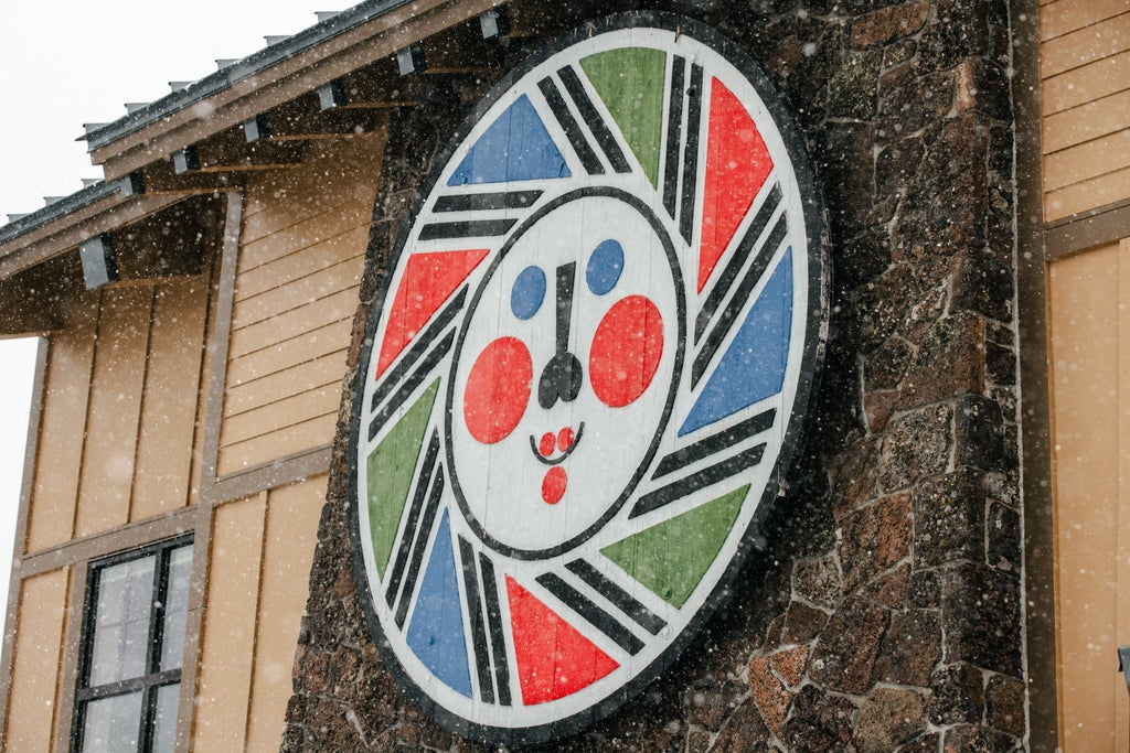 Mt. Bachelor_Building Logo_(c): Mt. Bachelor